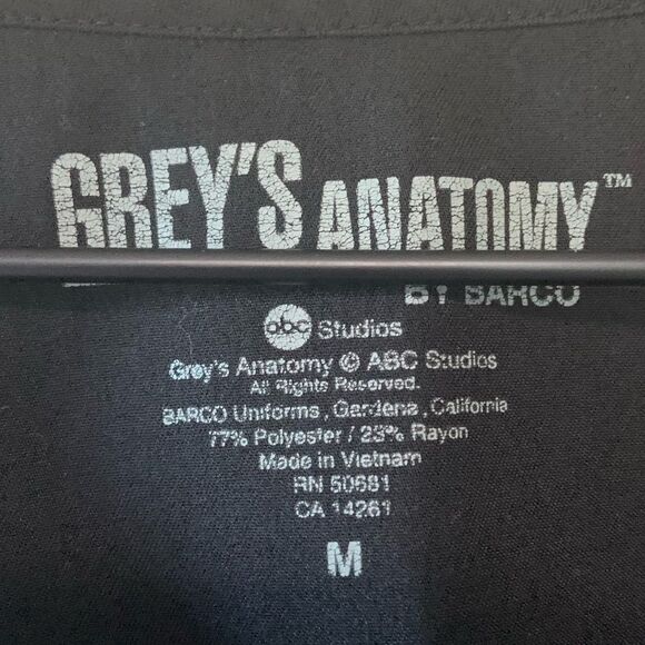 GREY’S ANATOMY 2 Pocket Embroidered Raglan Scrub Top Black Medium - Picture 8 of 9
